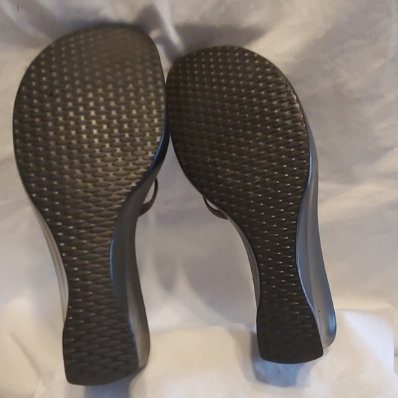 Sandals size 8. - Picture 6 of 6